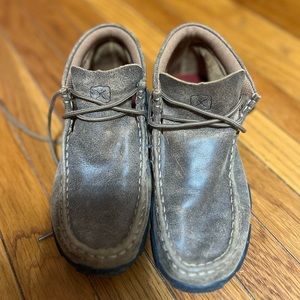 Boys, Twist X, size 2.5, color Brown, good condition.